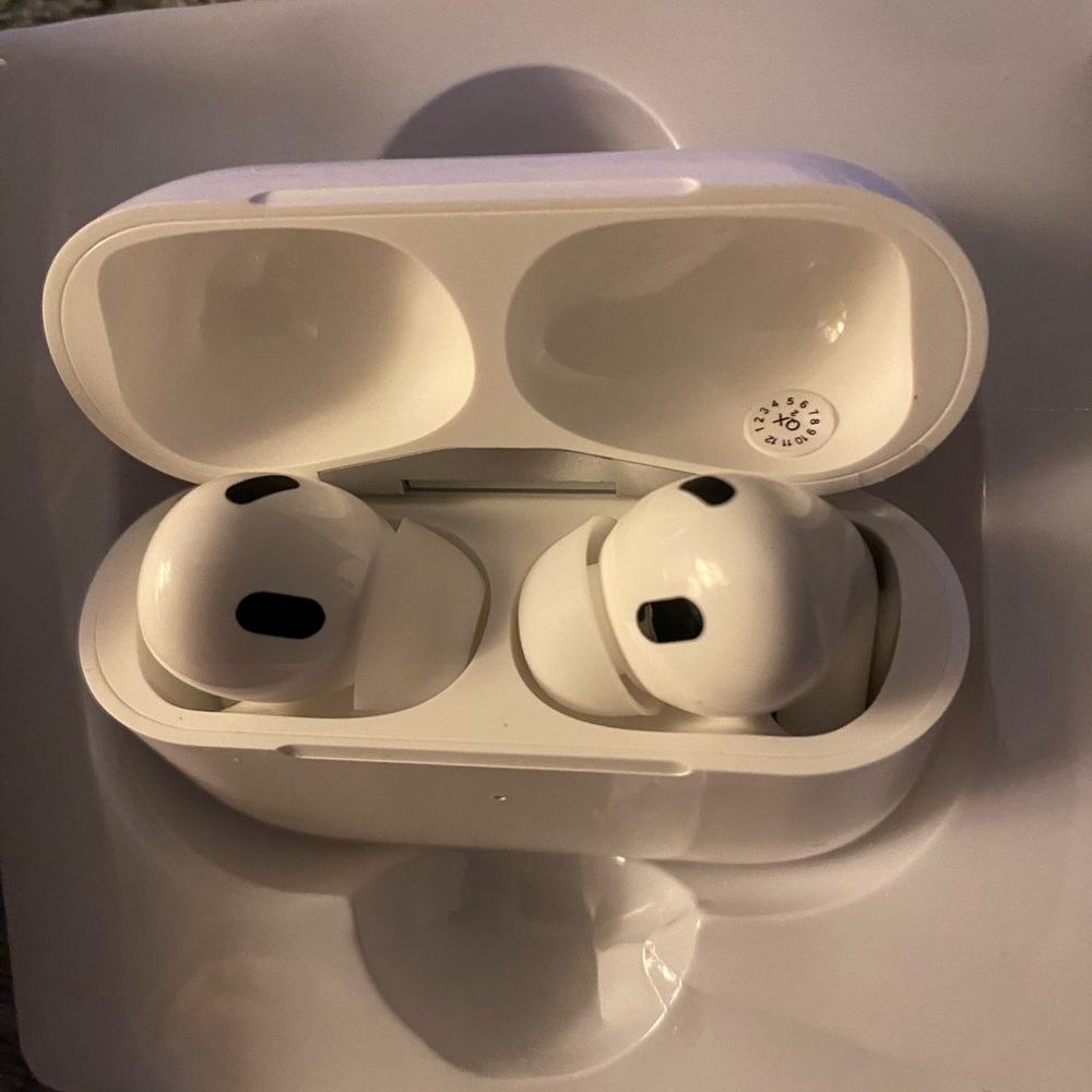 Wireless earbuds